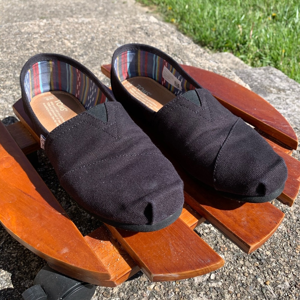 EUC - TOMS Black Slip Ons